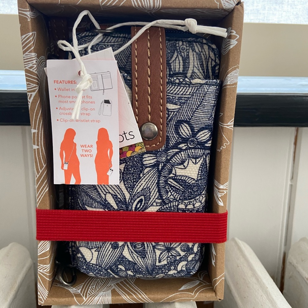 Sakroots smartphone wristlet